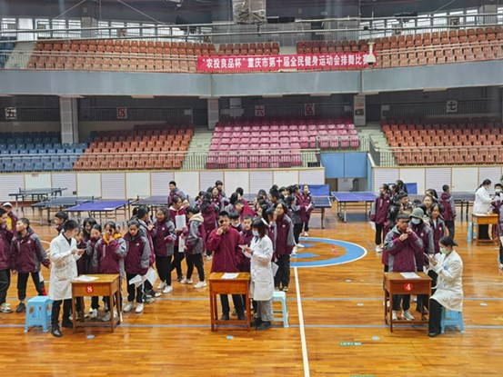 視力篩查進校園。重慶何氏眼科供圖