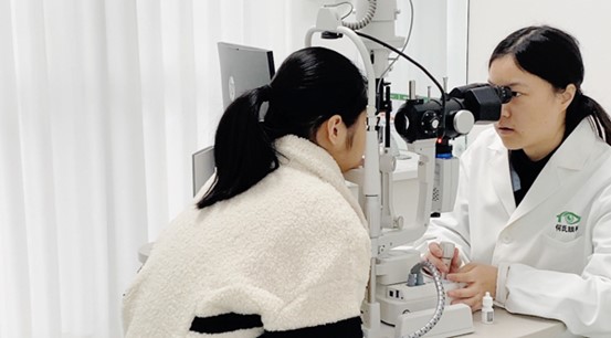 患者就診畫面。重慶何氏眼科醫院供圖