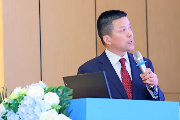 重慶愛成大坪眼科醫院業務院長徐智勇分享課題。重慶愛成大坪眼科醫院供圖