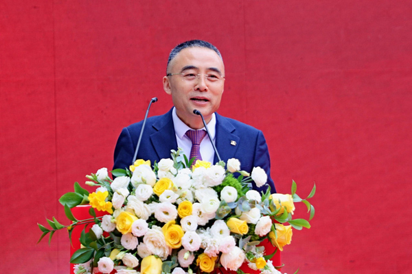 渠浩致辭。重慶愛成大坪眼科醫院供圖