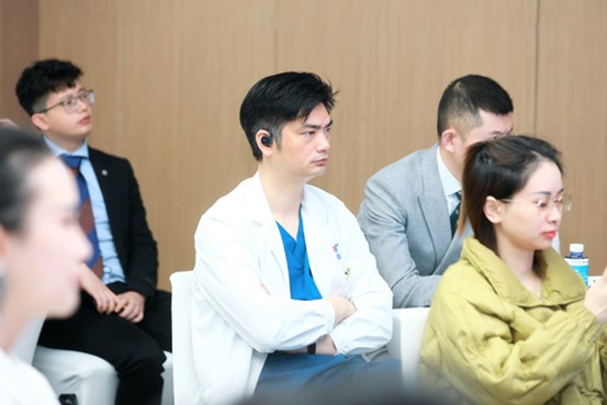 會議現場。重慶銅雀臺整形外科醫院供圖