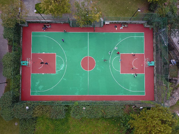 萬科西城籃球場改造后。萬科物業供圖