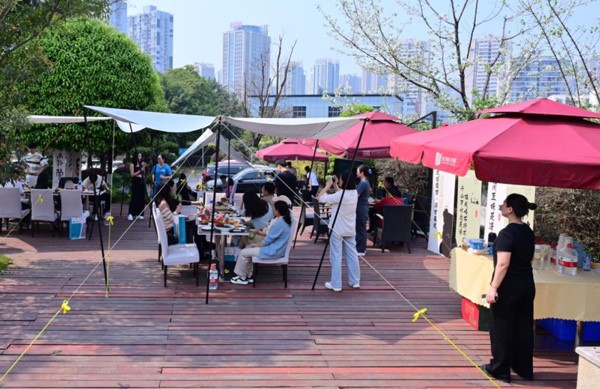 歡聚會現場。重慶安琪兒婦產醫院供圖