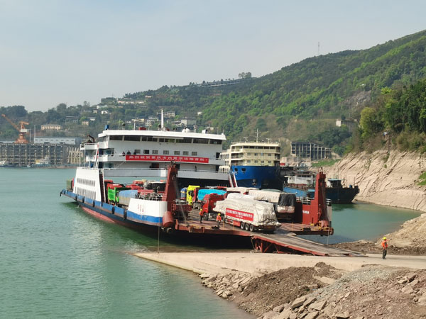 重慶郭家沱港—萬州港重滾運輸航線啟動。孫啟凡攝