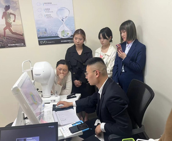 實操環節。重慶愛爾眼科醫院總院供圖
