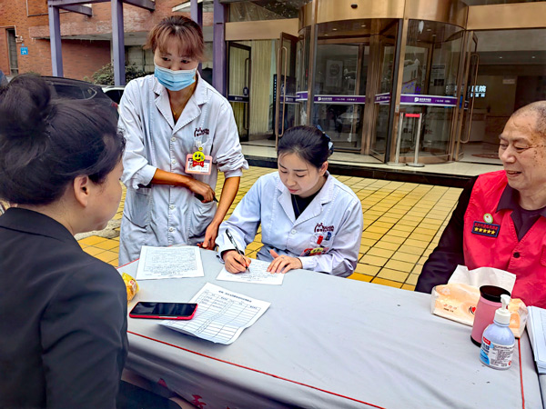 獻血現場。重慶嘉華醫院供圖