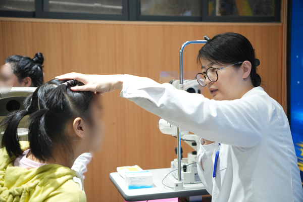 義診現場。重慶普瑞眼科醫院供圖