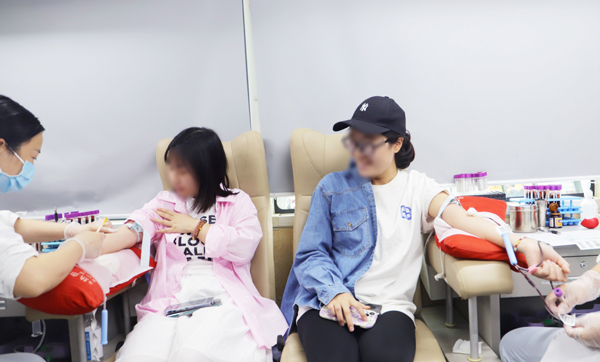 獻血現場。重慶團圓口腔醫院供圖