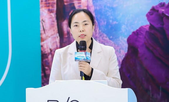 張奕霞分享課題現場。重慶南坪愛爾眼科醫院供圖