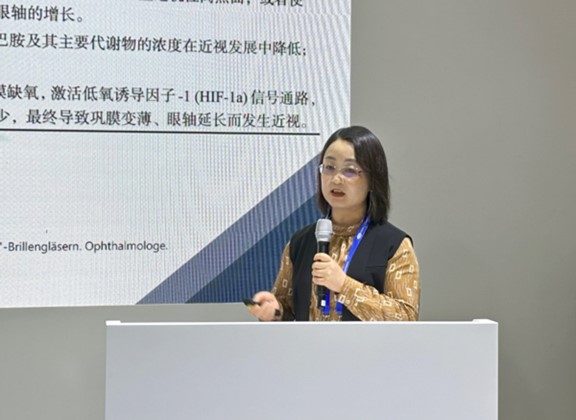 陳春梅分享課題《思問臨床效果觀察》。重慶南坪愛爾眼科醫院供圖