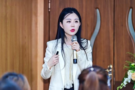 朱芯分享注射理論。重慶軍美醫療美容醫院供圖