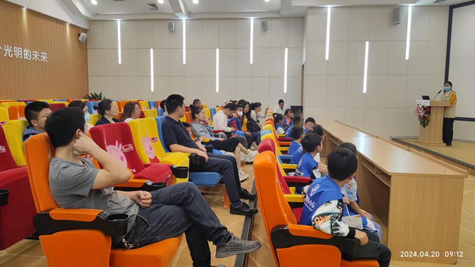 活動現場。重慶愛爾兒童眼科醫院供圖