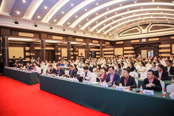 會議現場。華廈渝州眼科醫院供圖