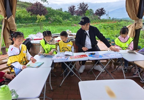 小朋友閱讀分享環節。重慶愛爾眼科醫院總院供圖