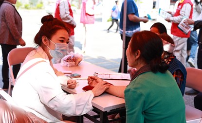 體檢活動現場。愛康集團重慶分公司供圖