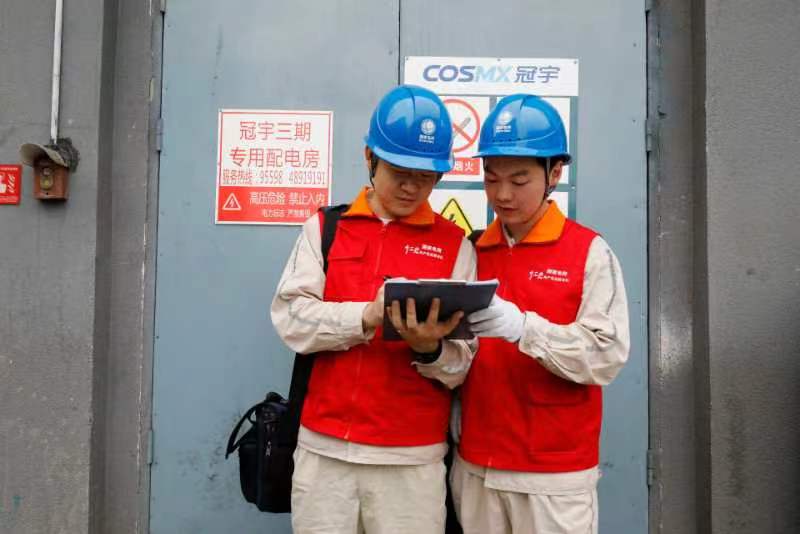 巡查配電線路及設備 宋安鑫攝