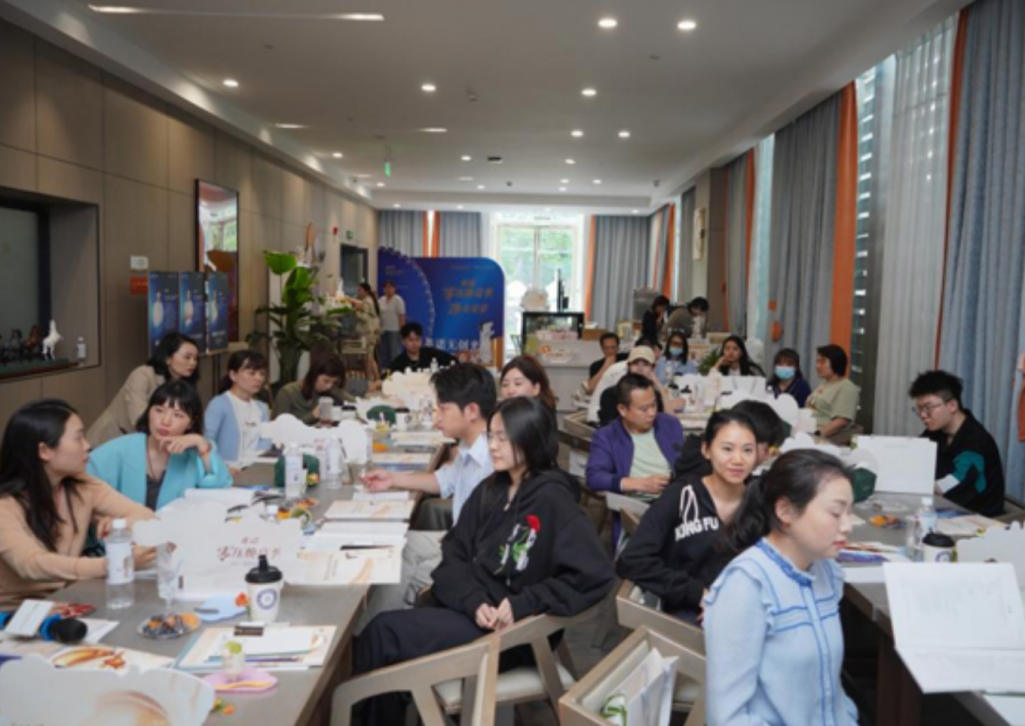 臨床案例討論現場。重慶星榮整形外科醫院供圖