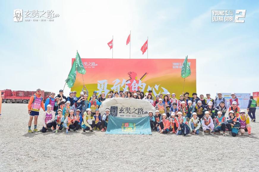 比賽合影。學校供圖 華龍網發