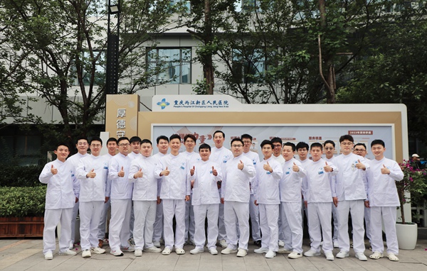 重慶兩江新區人民醫院“男護聯盟”部分成員合影。重慶兩江新區人民醫院供圖