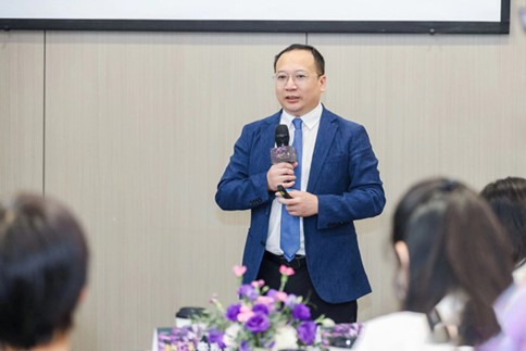朱格非在會上分享。重慶星榮整形外科醫院供圖