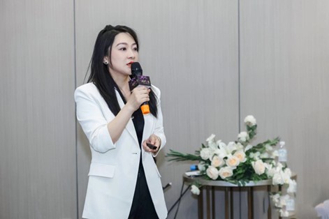 任瑞馨在會上分享。重慶星榮整形外科醫院供圖