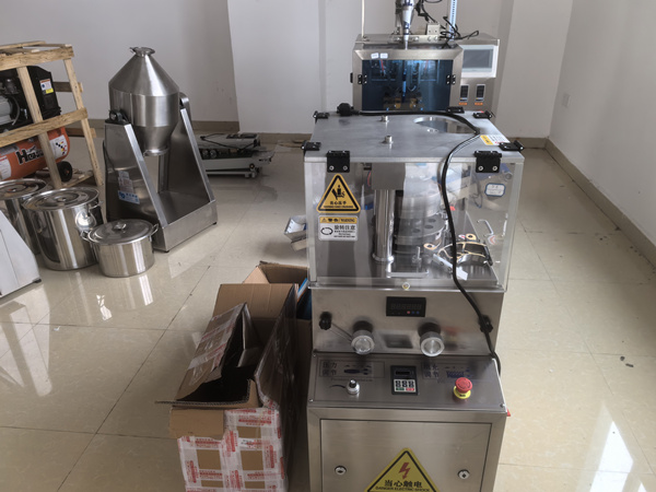 警方查獲的生產設備。重慶市公安局打假總隊供圖