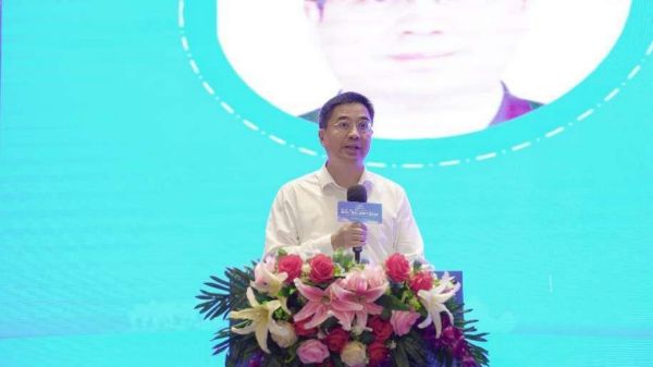 重慶市委教育工委書記、市教委主任劉宴兵講話。重慶市教育評估院供圖