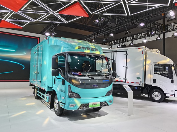 慶鈴新能源車。張艷攝