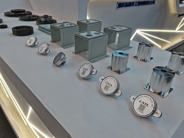 電池防爆閥。張艷攝