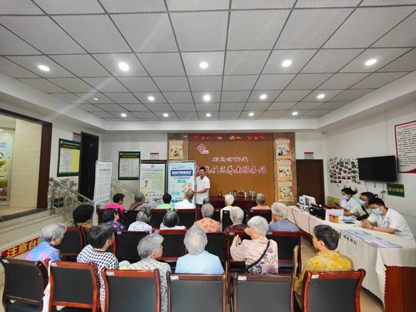 健康知識宣講。重慶道格骨科醫院供圖