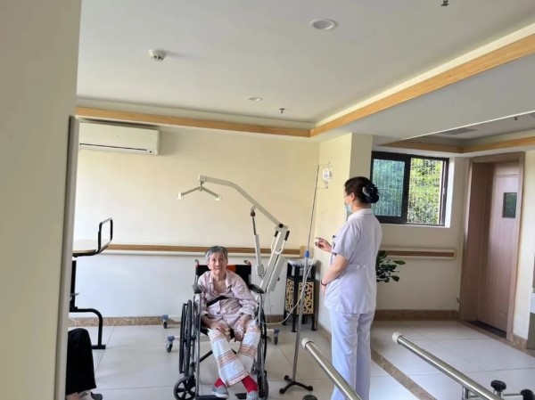 健康咨詢現場。重慶道格骨科醫院供圖