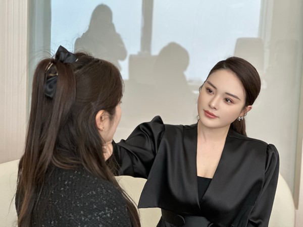 毛俊麗求美者面診。重慶諾美欣悅（媛頌）醫療美容供圖