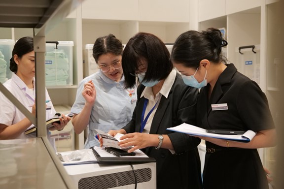 審核現場。重慶當代整形外科醫院供圖