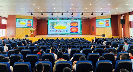 講座現場。華廈渝州眼科醫院供圖