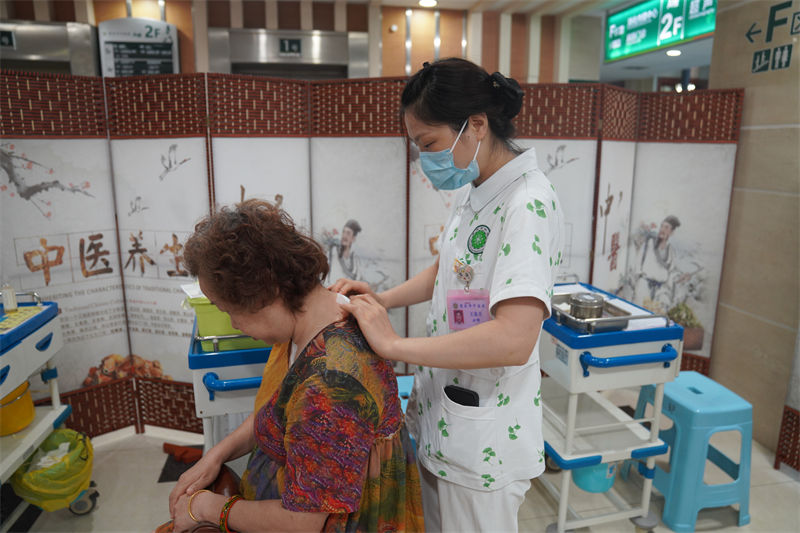 市民貼三伏貼。受訪者供圖