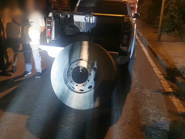 用于藏匿毒品的貨車備胎。巴南區公安分局供圖