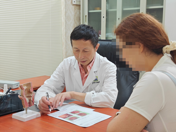 醫生解讀報告。重慶東大肛腸醫院供圖