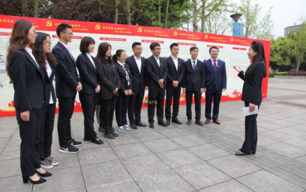 渝北中學“黨史、實踐、實境、移動”四維黨課。渝北中學供圖