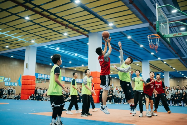 學校舉行“筑夢新時代·青春展風采”體育節。重慶市育才中學校供圖