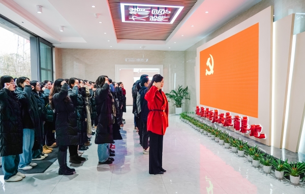 森林小學教育集團黨員到九龍坡區廉政教育基地參觀學習。重慶外國語學校森林小學供圖