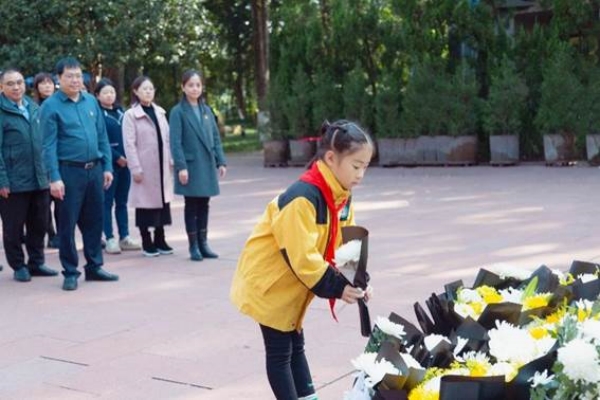 行走的思政課。重慶兩江新區天宮殿學校供圖