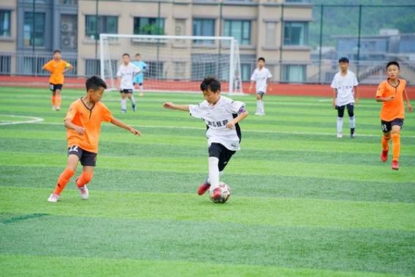 校園足球隊。重慶兩江新區天宮殿學校供圖