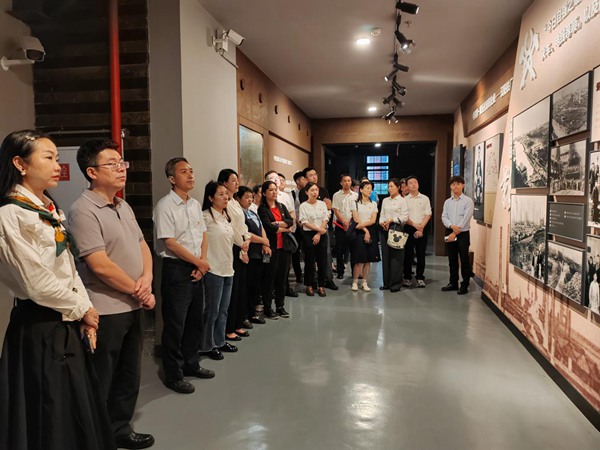 結對雙方參觀了重慶工業文化博覽園。重慶科學城城市運營集團有限公司供圖