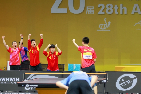 U15男子團體賽中，第三位出場的中國選手孫楊以以3：0完克對手。其中，雙方在最后一局比賽中，打出23：21的高比分，成為本次賽事的一大亮點