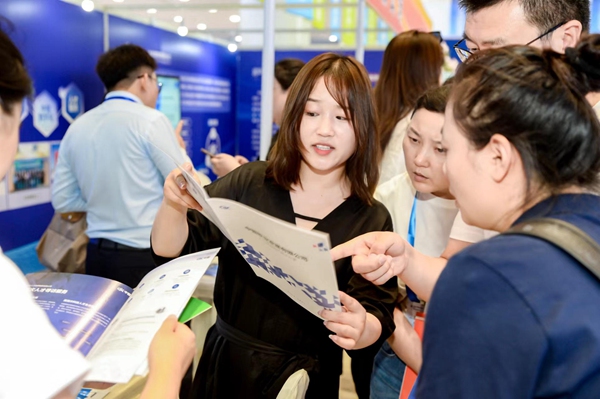 人力資源服務交易會現場?；顒又鬓k方供圖