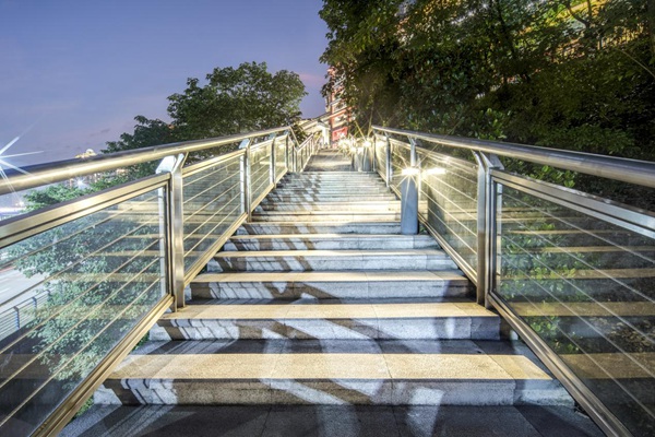 平臺增設108m架空棧道作為片區旅游連接線，串聯周邊文旅資源點。重慶設計集團有限公司市政設計研究院供圖。