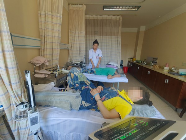 患者接受治療。重慶嘉華醫院供圖