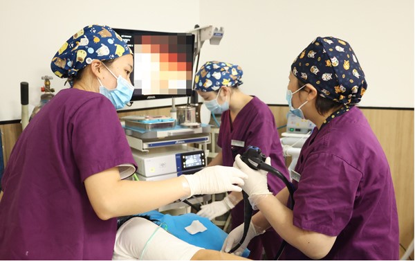 胃鏡檢查。重慶東大肛腸醫院供圖