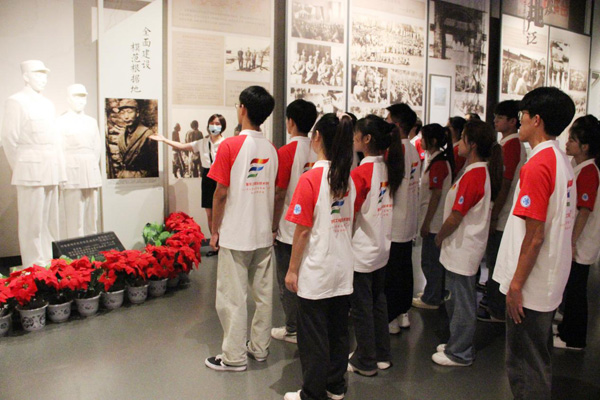 參觀聶榮臻元帥陳列館。重慶工程職院供圖