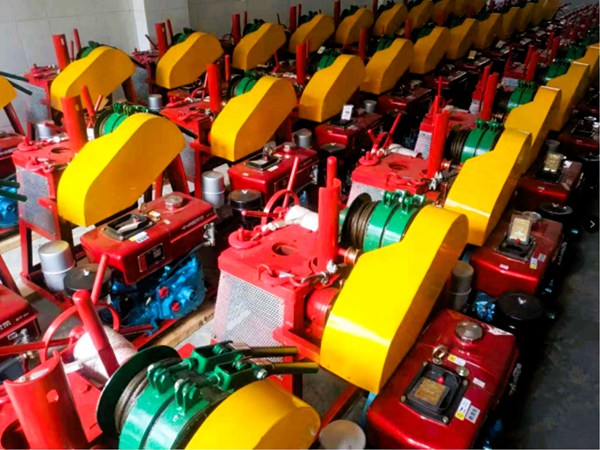 研制成功的新型輕便山地鉆機。劉君攝